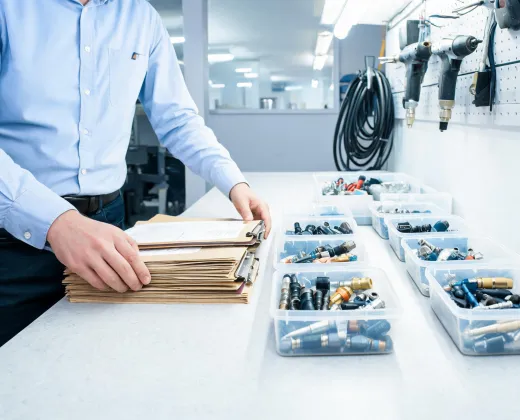 Dealer support coordinator with air tool accessories